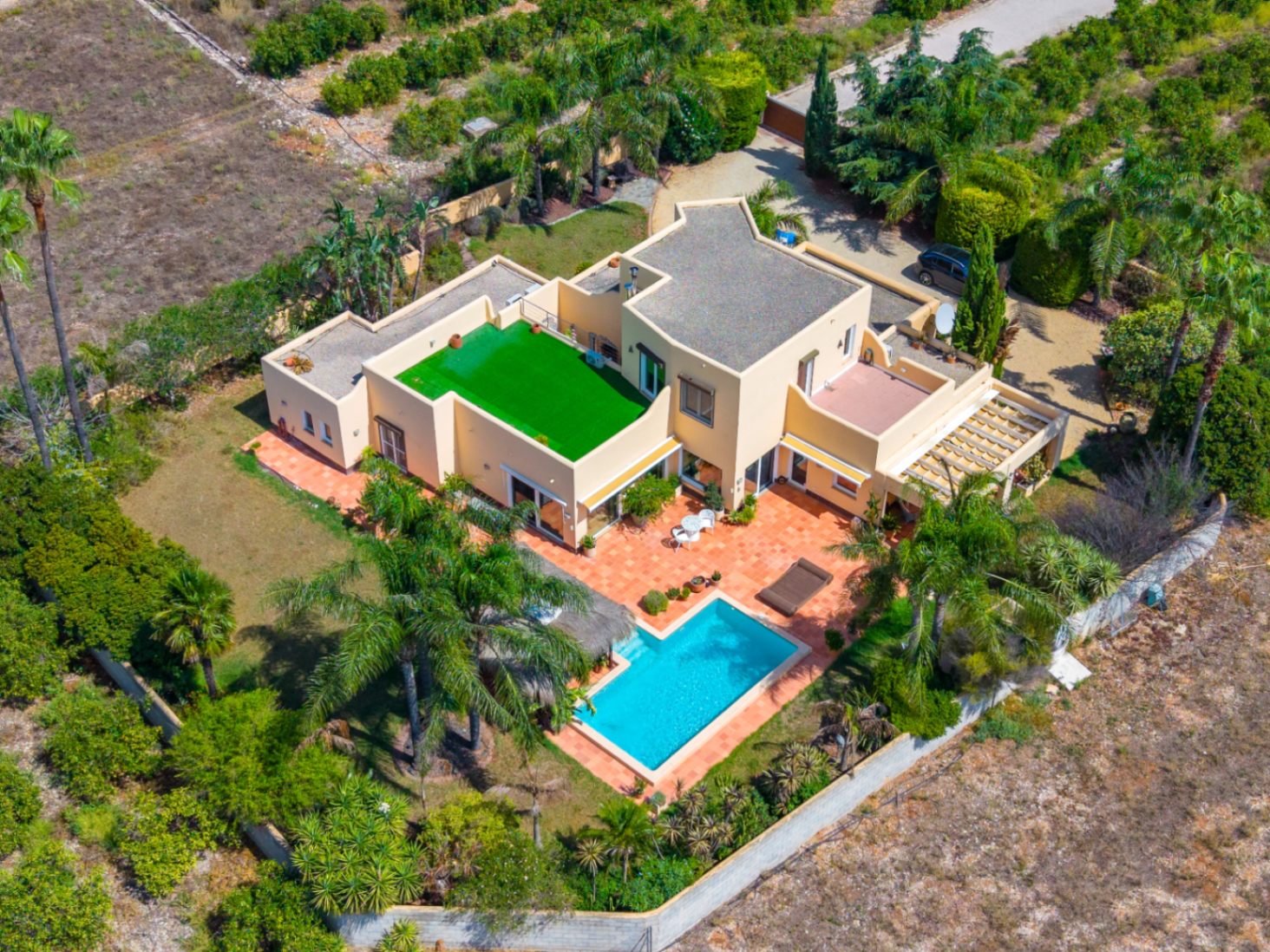 Elegante Villa entre naranjos y campo