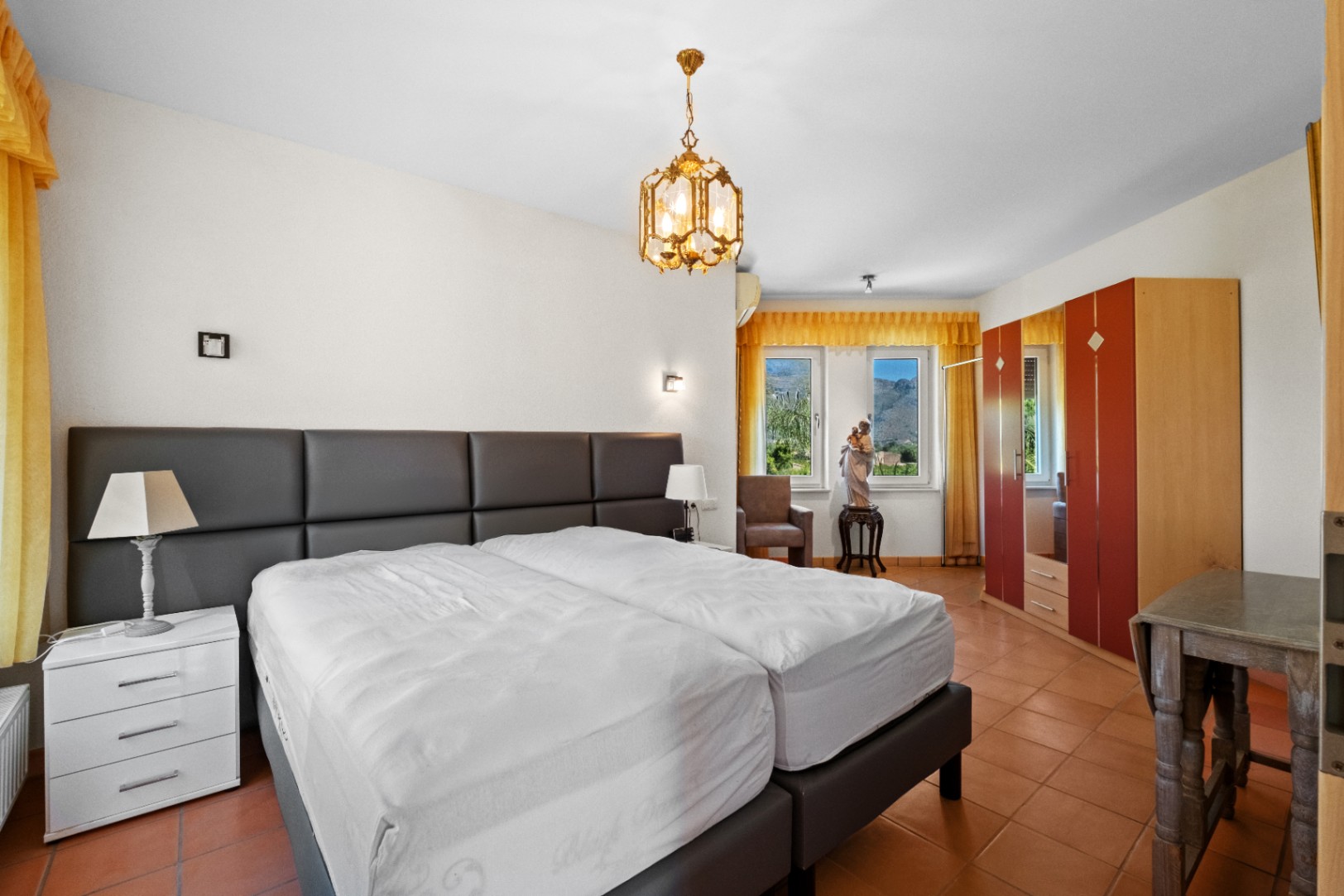 Elegante Villa entre naranjos y campo
