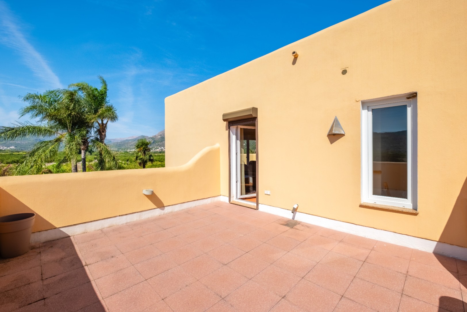 Elegante Villa entre naranjos y campo