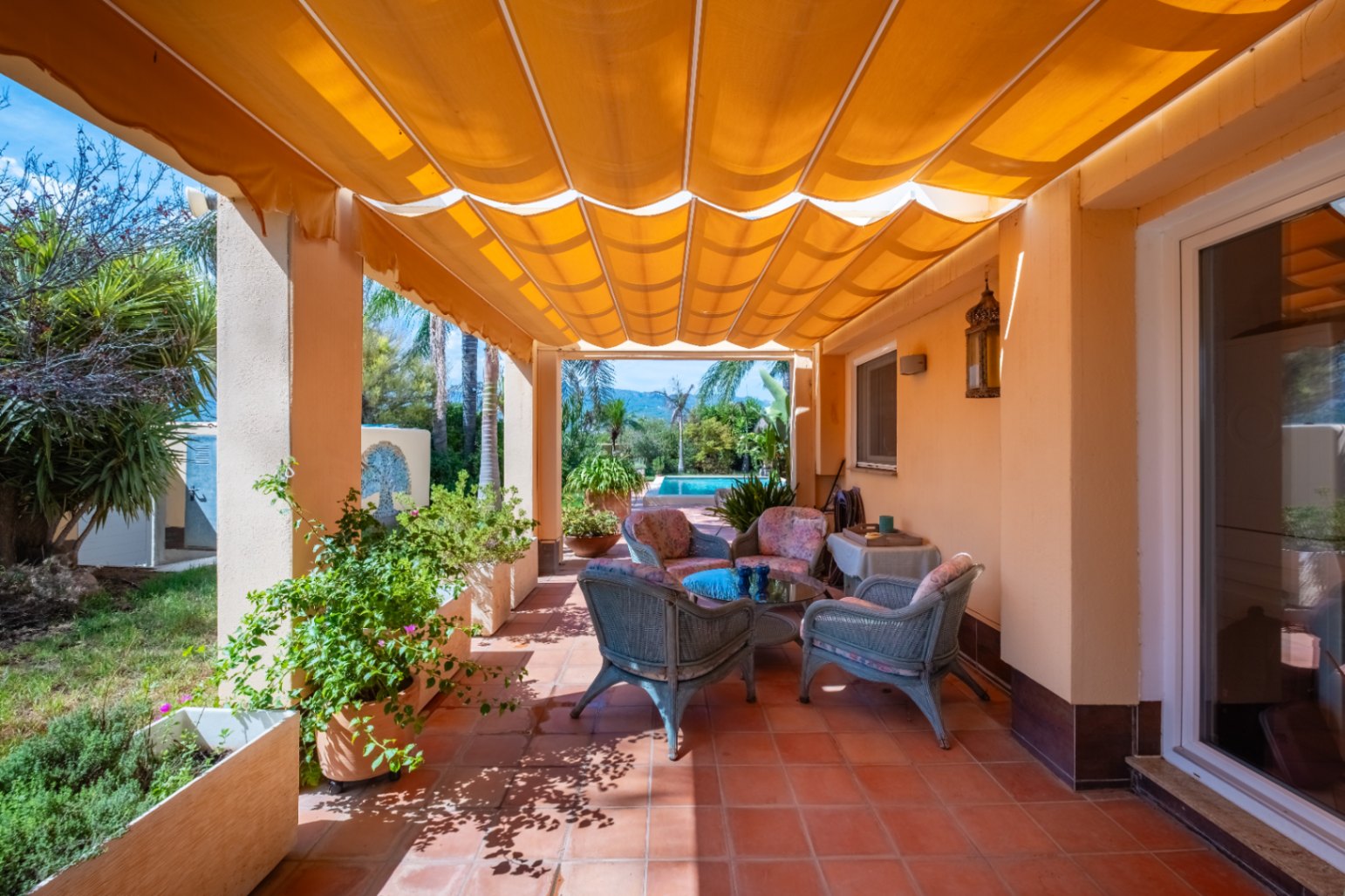 Elegante Villa entre naranjos y campo